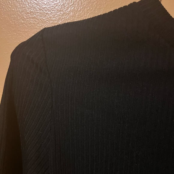 Basic Ribbed Cropped Tee - Picture 2 of 4